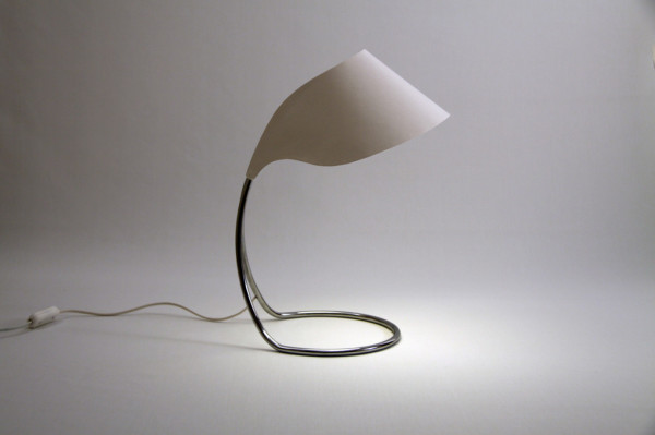 Дизайнерская настольная лампа