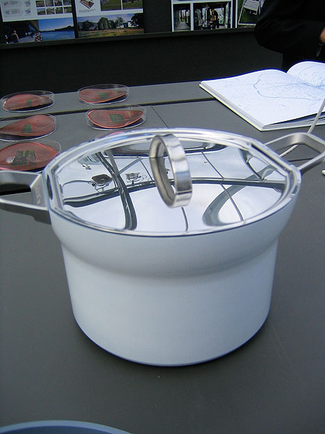 Набор керамической посуды фото