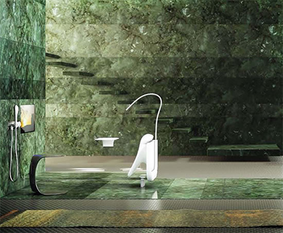 Итальянская ванна из стекла с отдельно стоящим смесителем