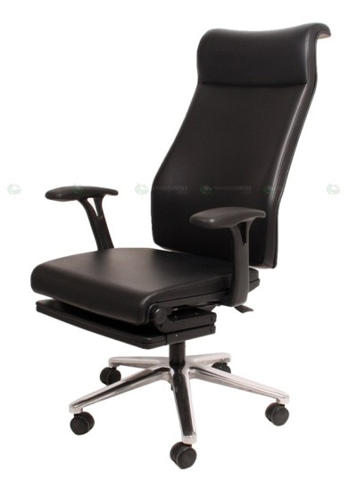 Офисное кресло с подставкой для ног