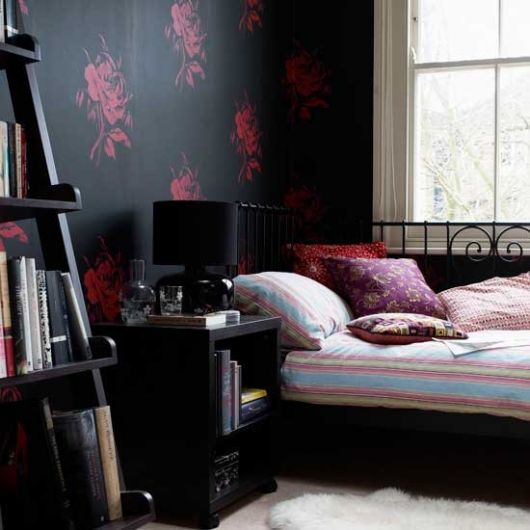 Пример черного цвета в оформлениии спальни