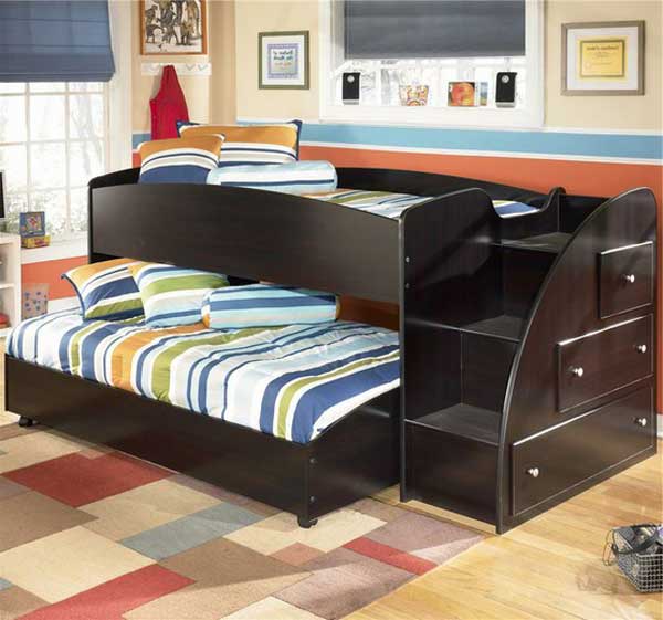 Оригинальная детская кровать черного цвета с широкими ступеньками
