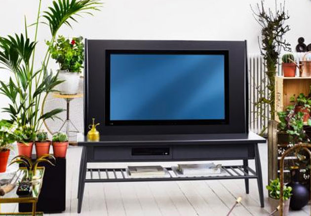 Телевизор со встроенной подставкой в магазине Икеа