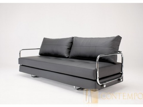 Современный кожаный диван с никилированными подлокотниками