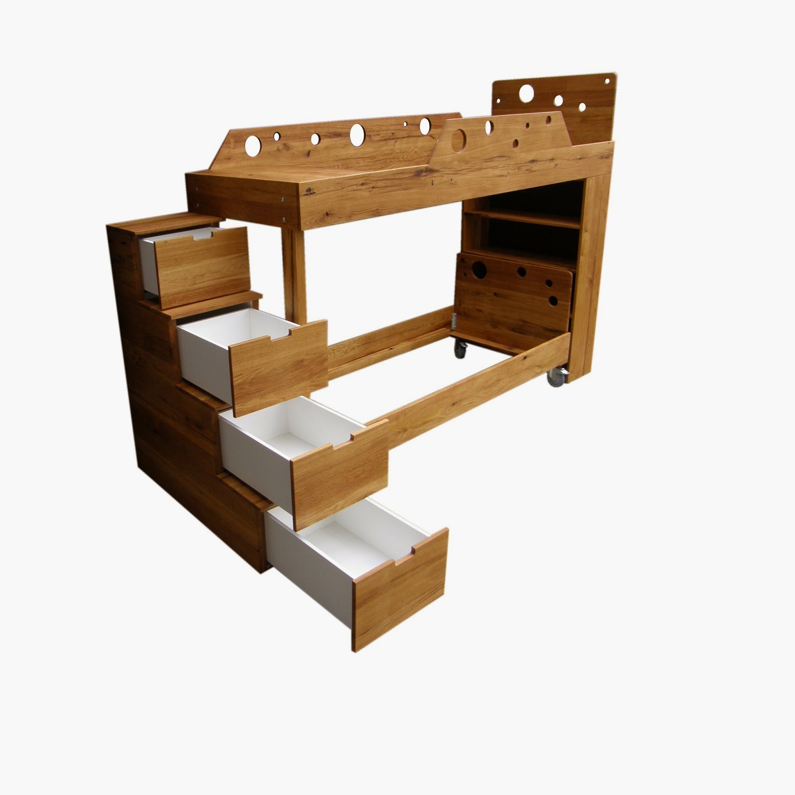 Кровать-чердак с лестницей из выдвижных ящиков