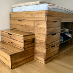 Двухъярусная кровать из дерева с ящиками