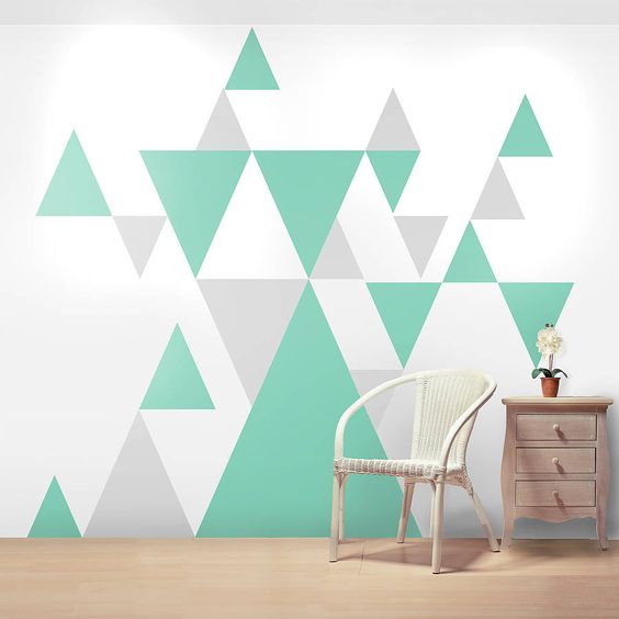 Рисунки треугольников на стенах