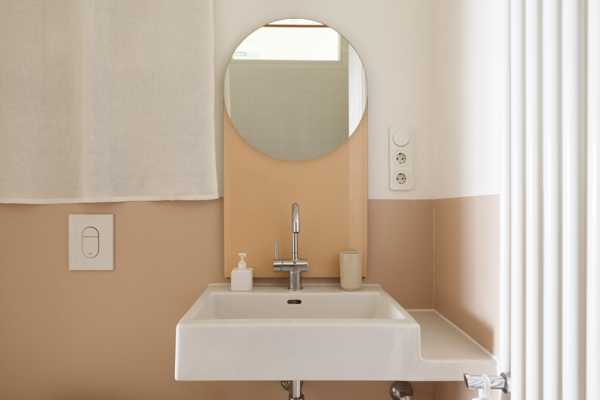 udio-oink-berlin-apartment-pink-bath-vanity-1466x978